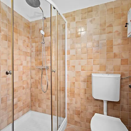 4 Bedroom Cozy In Cabrunici