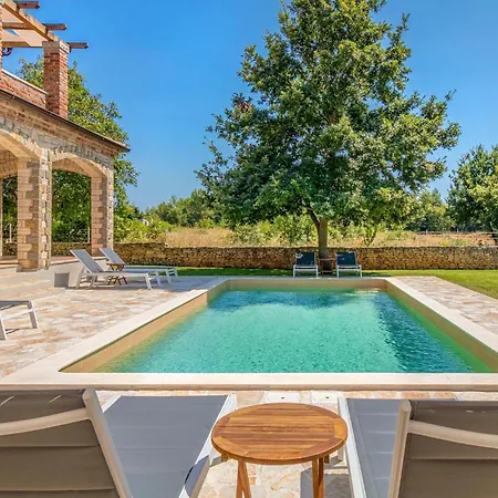 4 Bedroom Cozy In * Cabrunici