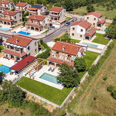 Vakantiehuis Gorgeous In Cabrunici