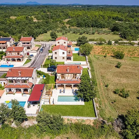 4 Bedroom Cozy In Cabrunici