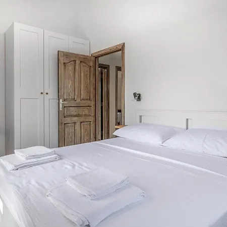 4 Bedroom Cozy In بيت للعطل