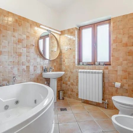 4 Bedroom Cozy In بيت للعطل *