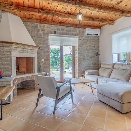 4 Bedroom Cozy In Cabrunici