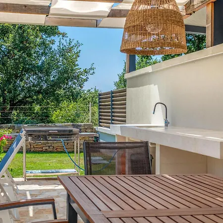 بيت للعطل 4 Bedroom Cozy In