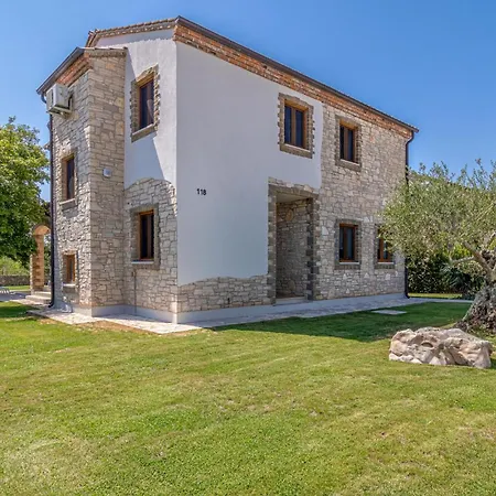 بيت للعطل 4 Bedroom Cozy In Cabrunici