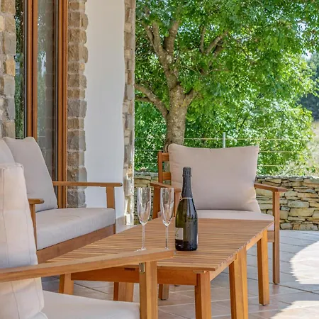 بيت للعطل 4 Bedroom Cozy In Cabrunici