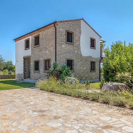 4 Bedroom Cozy In بيت للعطل *